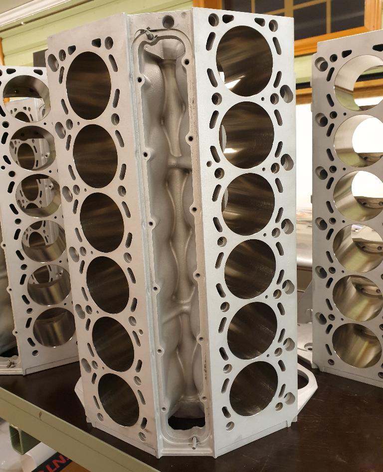 2019-01-23 17.26.05 Block on table for web sider..jpg